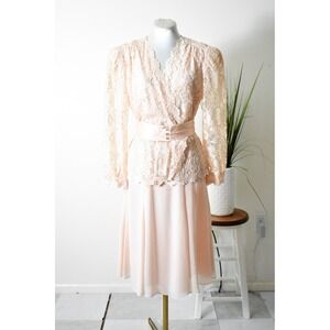 Lisa Michaels Petite Dress Women 8 Peach Vintage 80s Lace Belted Romantic Midi